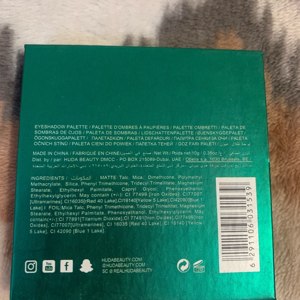 Huda Beauty Obsessions Eyeshadow Palette Set - Emerald, Ruby, Amethyst, Sapphire - Picture 5 of 8